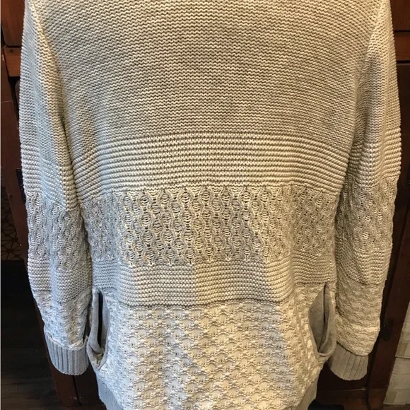 GAP Grey Sweater/Shrug - Size Medium - Picture 4 of 6
